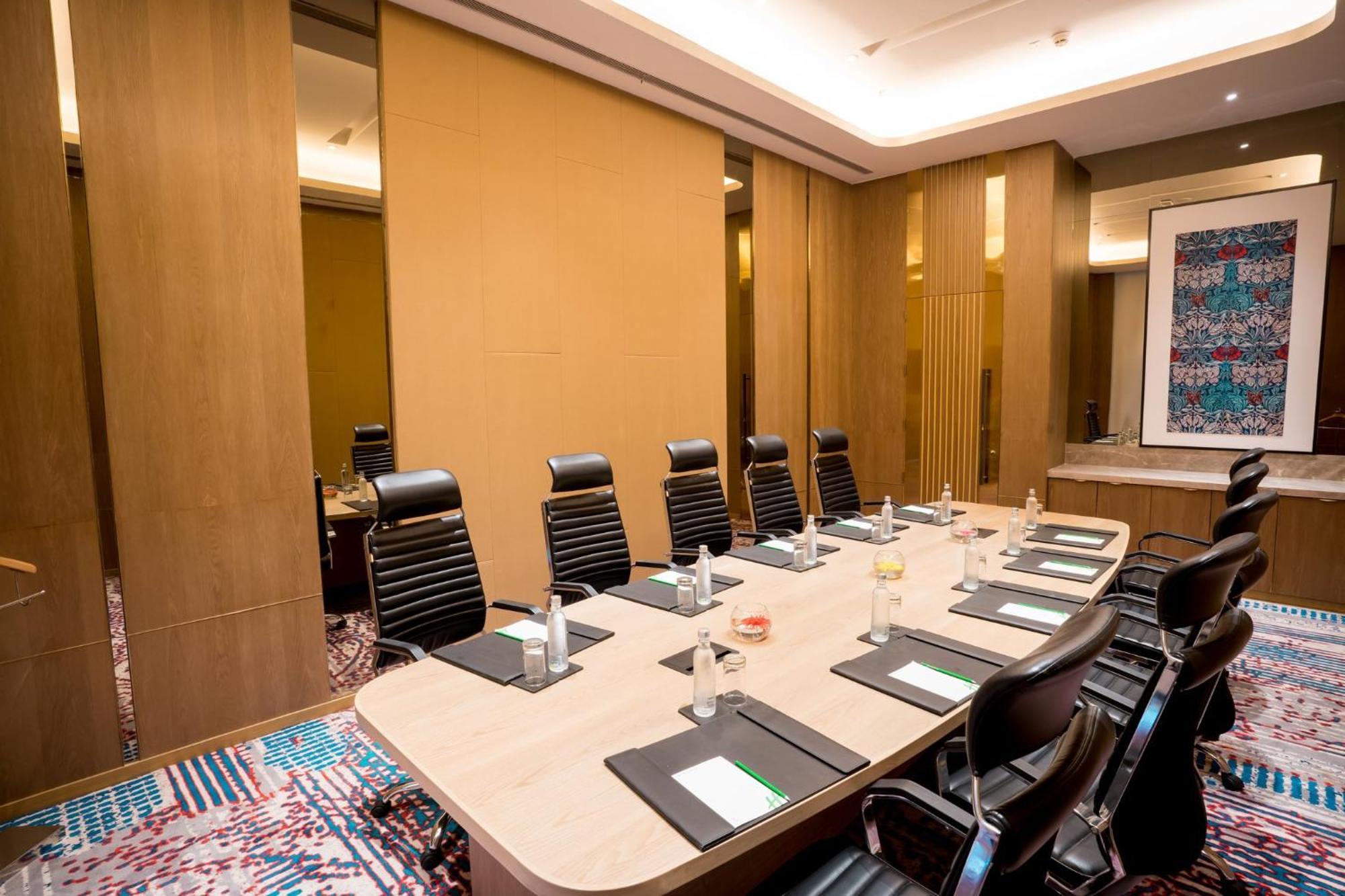 Holiday Inn Lucknow Airport By Ihg Exterior foto