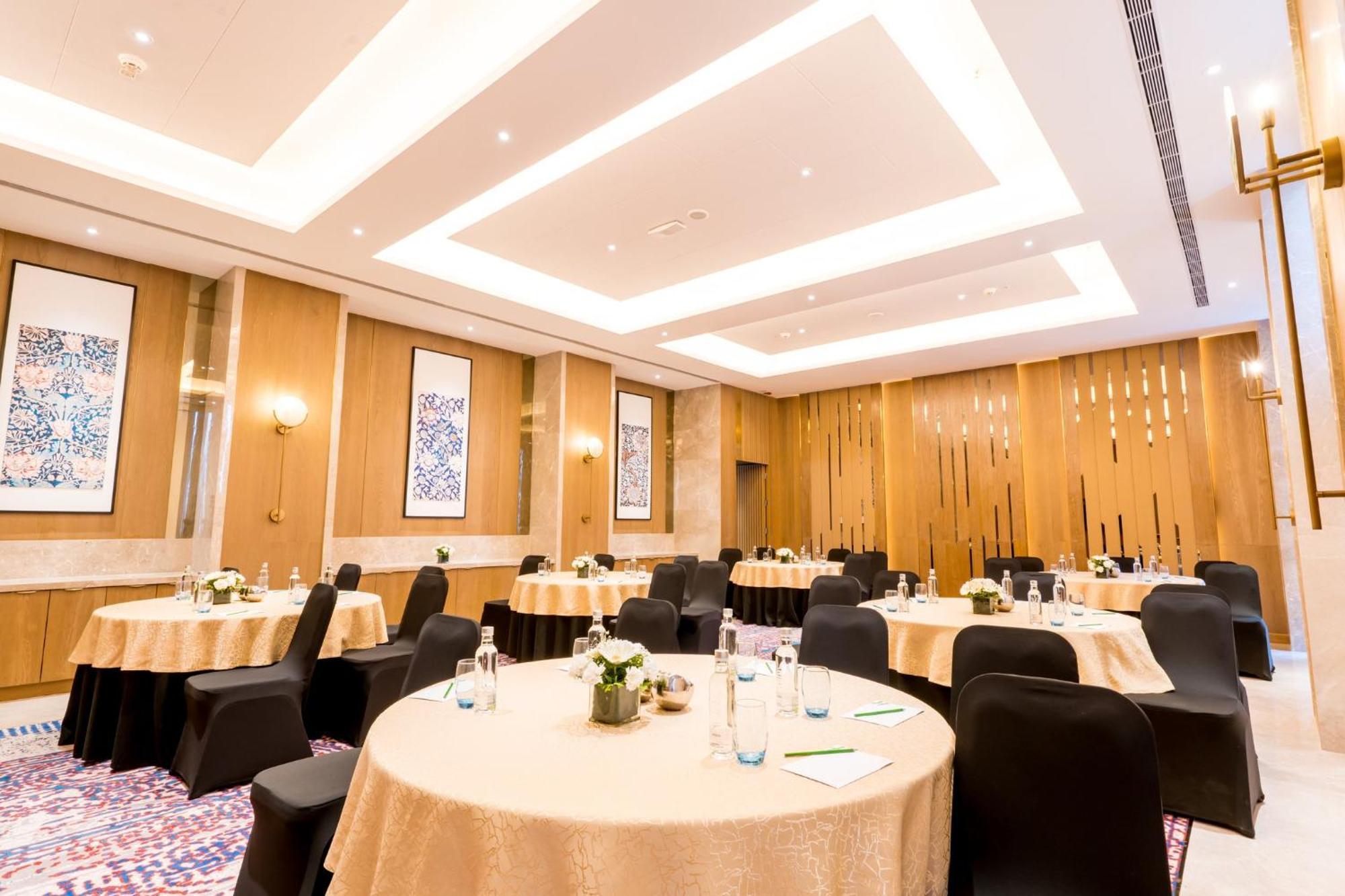Holiday Inn Lucknow Airport By Ihg Exterior foto